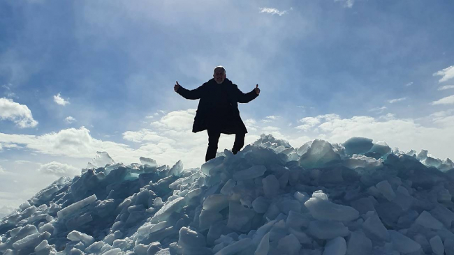 Beyşehir Gölü kıyısına sürüklenen buz yığınları ilgi çekiyor